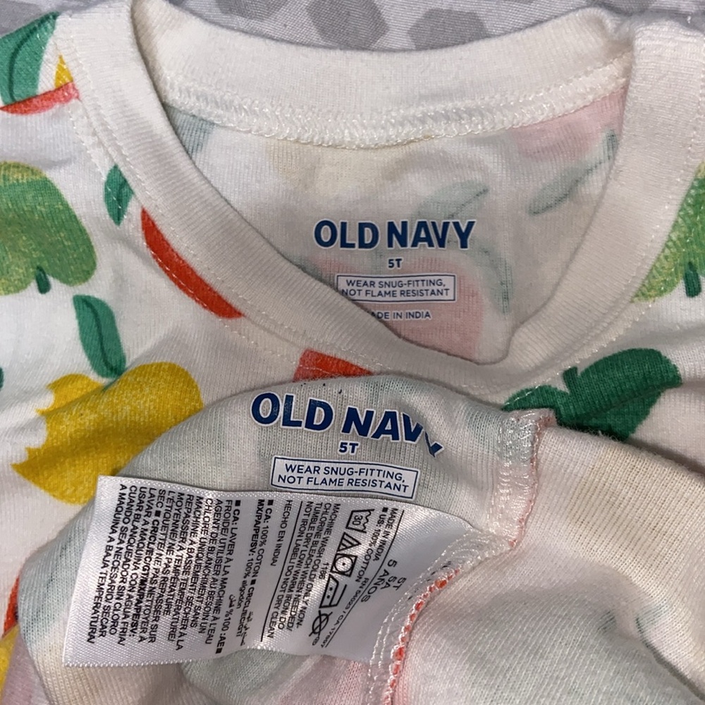 Old Navy pajamas (5T) - Picture 2 of 3